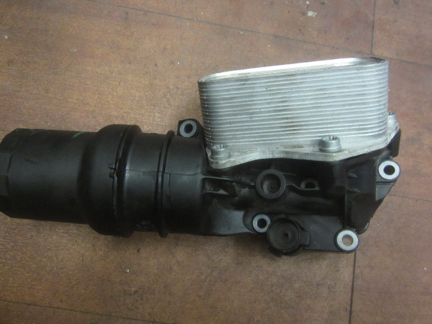 Volkswagen JETTA PASSAT 2.5 OIL COOLER ENGINE OIL FILTER HOUSING
